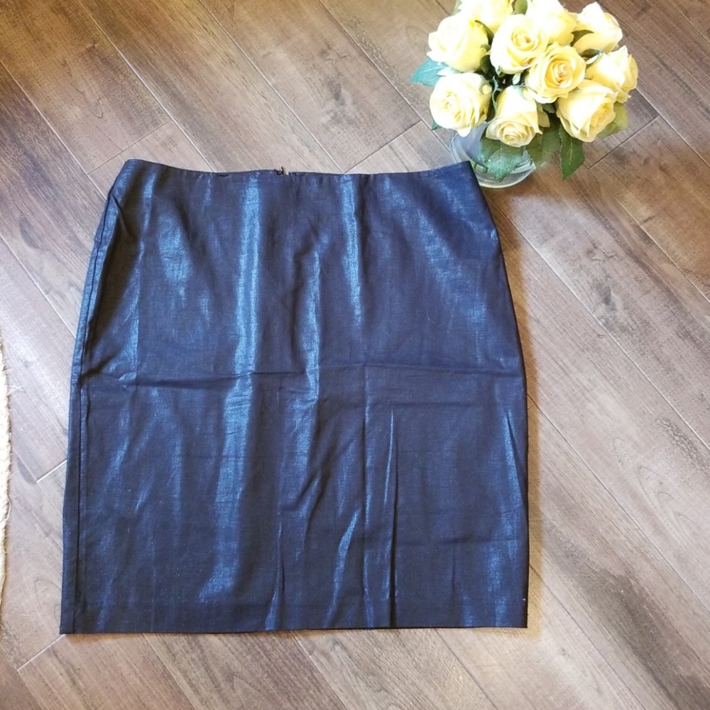 🌺Black stretch pencil skirt with sheen